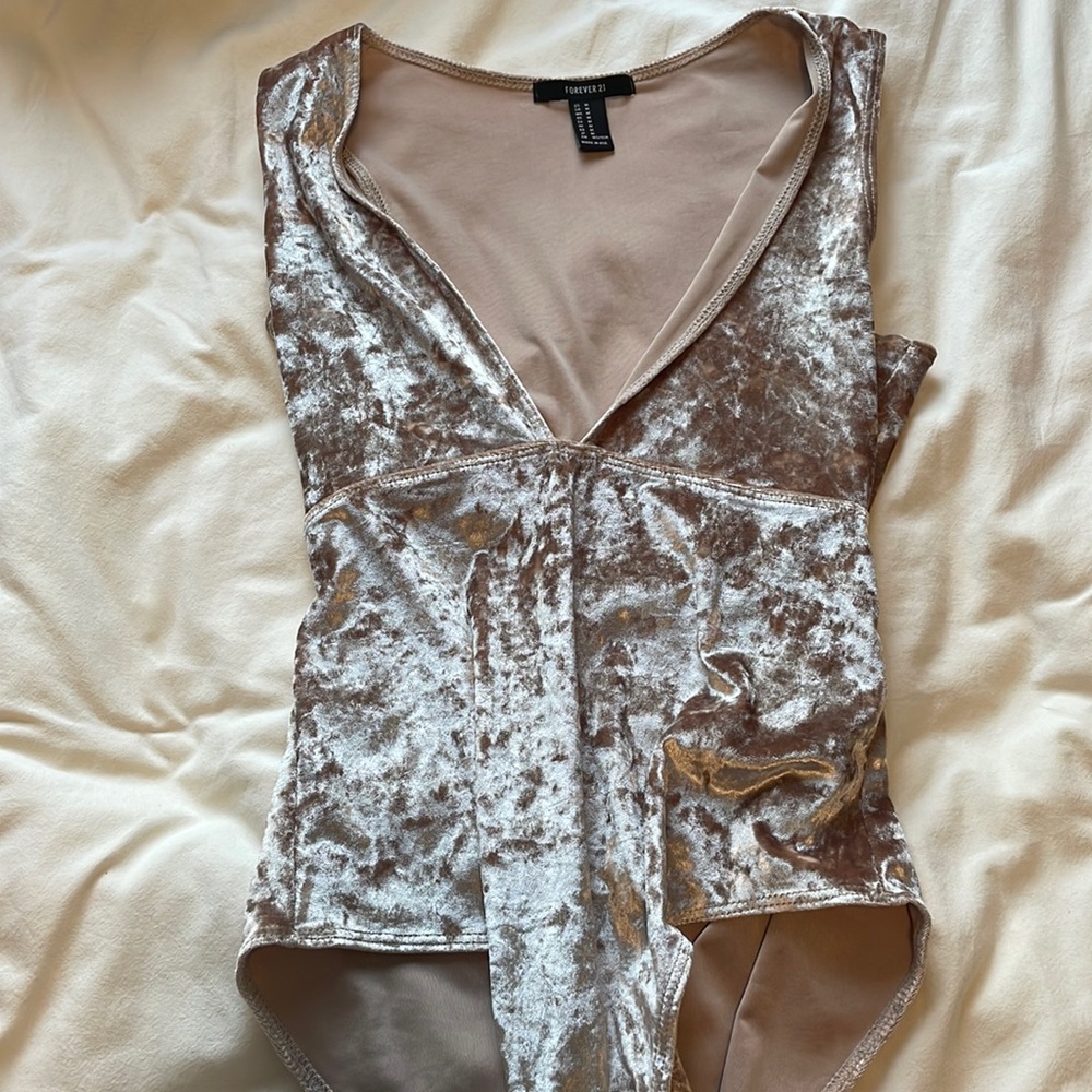 Forever 21, M velvet top